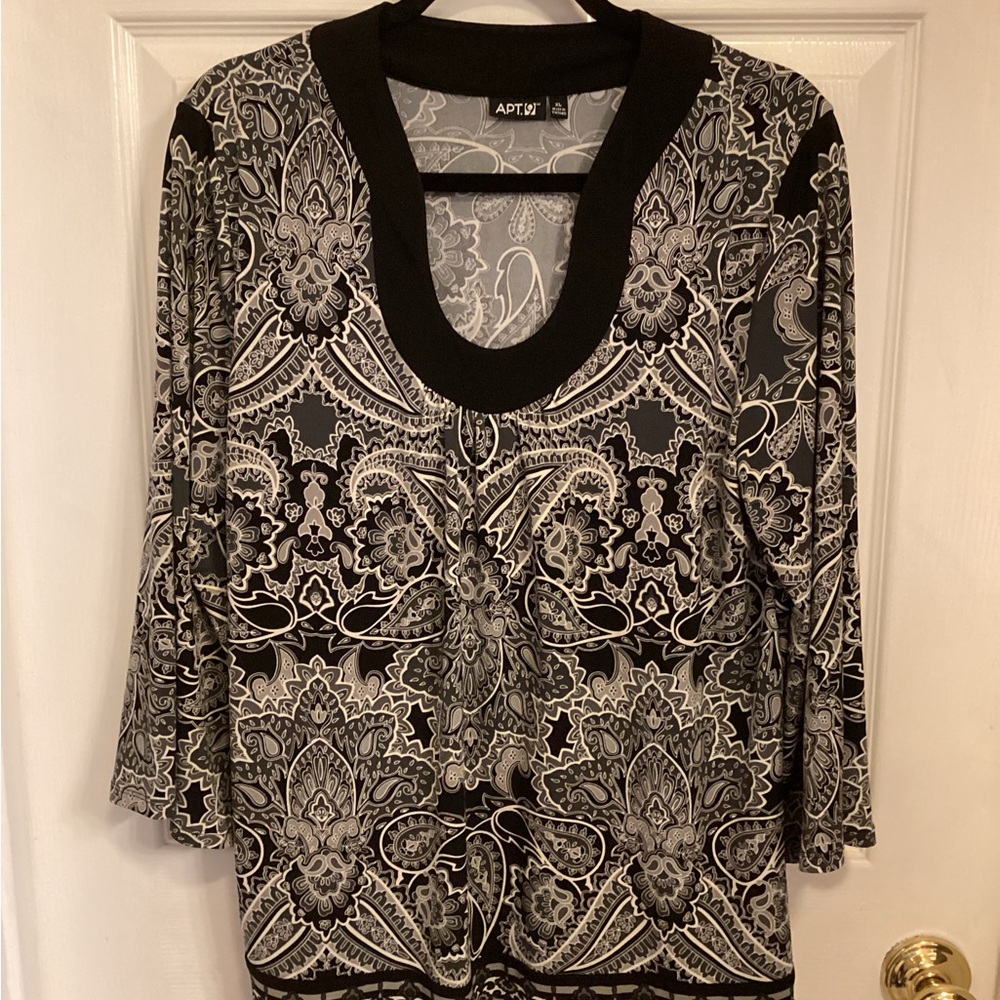 Apt. 9 Elegant Black and Gray Floral Blouse